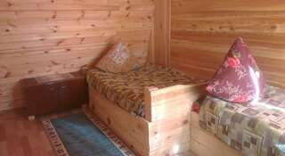 Гостевой дом Guesthouse Pushkina Хужир Двухместный номер с 2 отдельными кроватями и общей ванной комнатой-1